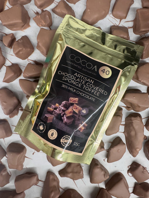 Bizcocho de caramelo cubierto de chocolate